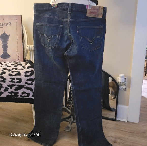 Dark blue Levis - Picture 2 of 2